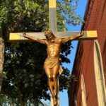 Poświęcenie odnowionego krzyża misyjnego
